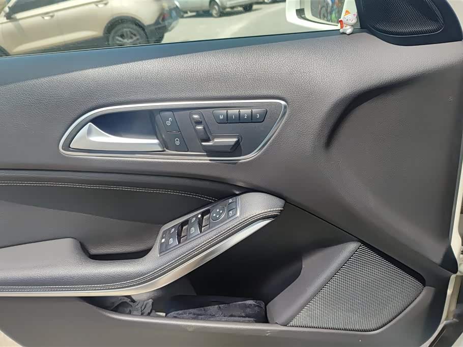 Mercedes-Benz GLA Mercedes-Benz GLA
