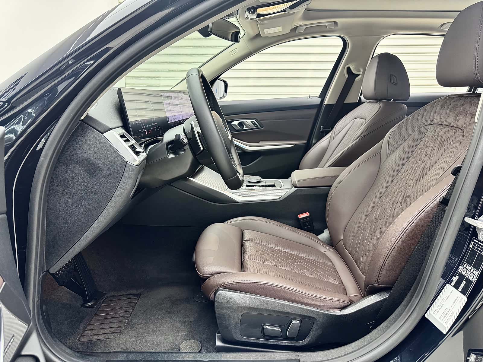BMW 3 Series, 2025 12