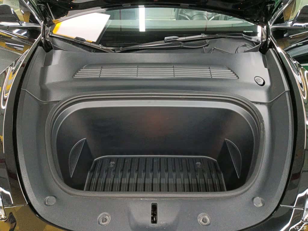 Tesla Model Y, 2024 20