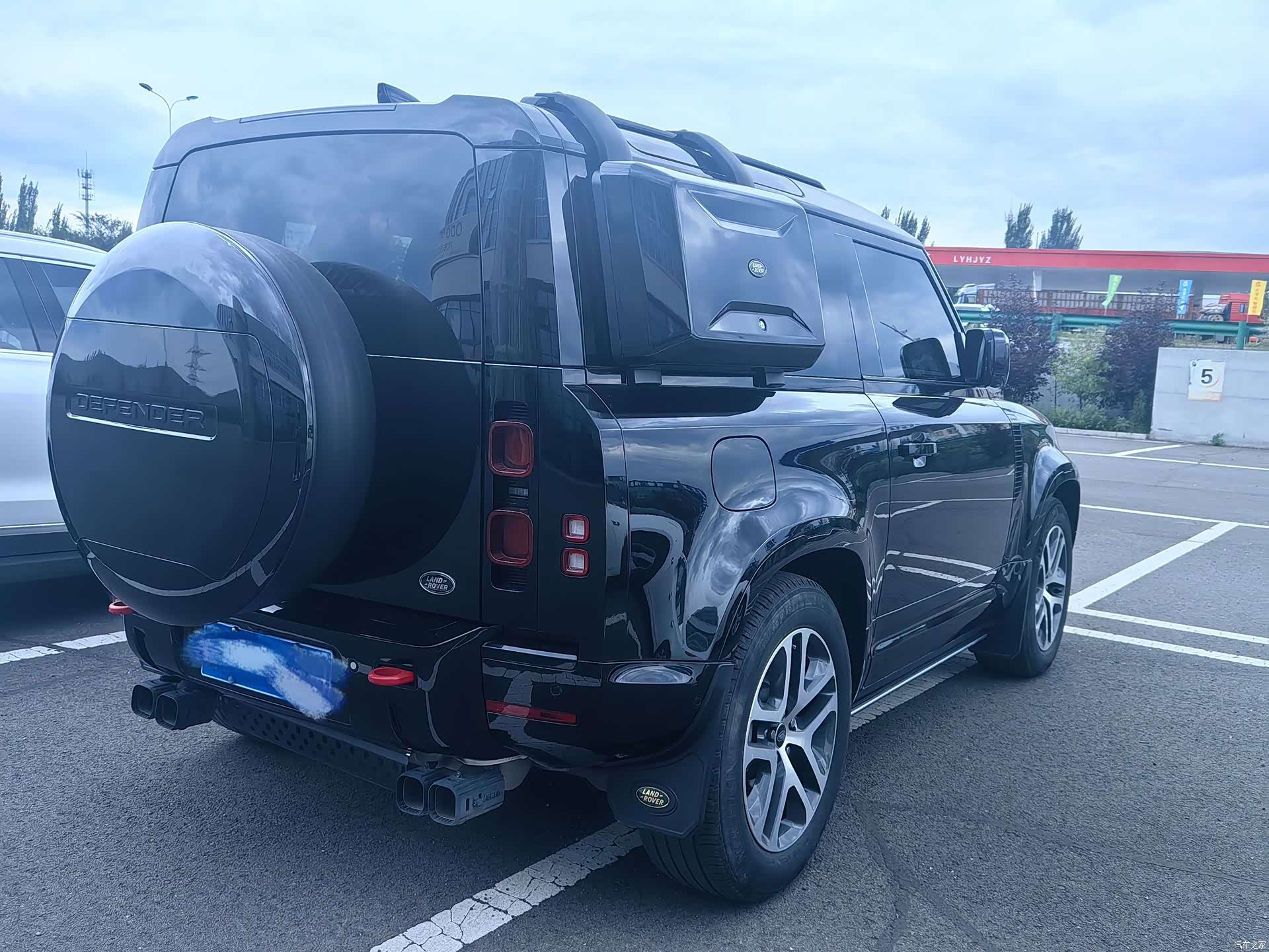 Land Rover Defender, 2023 2