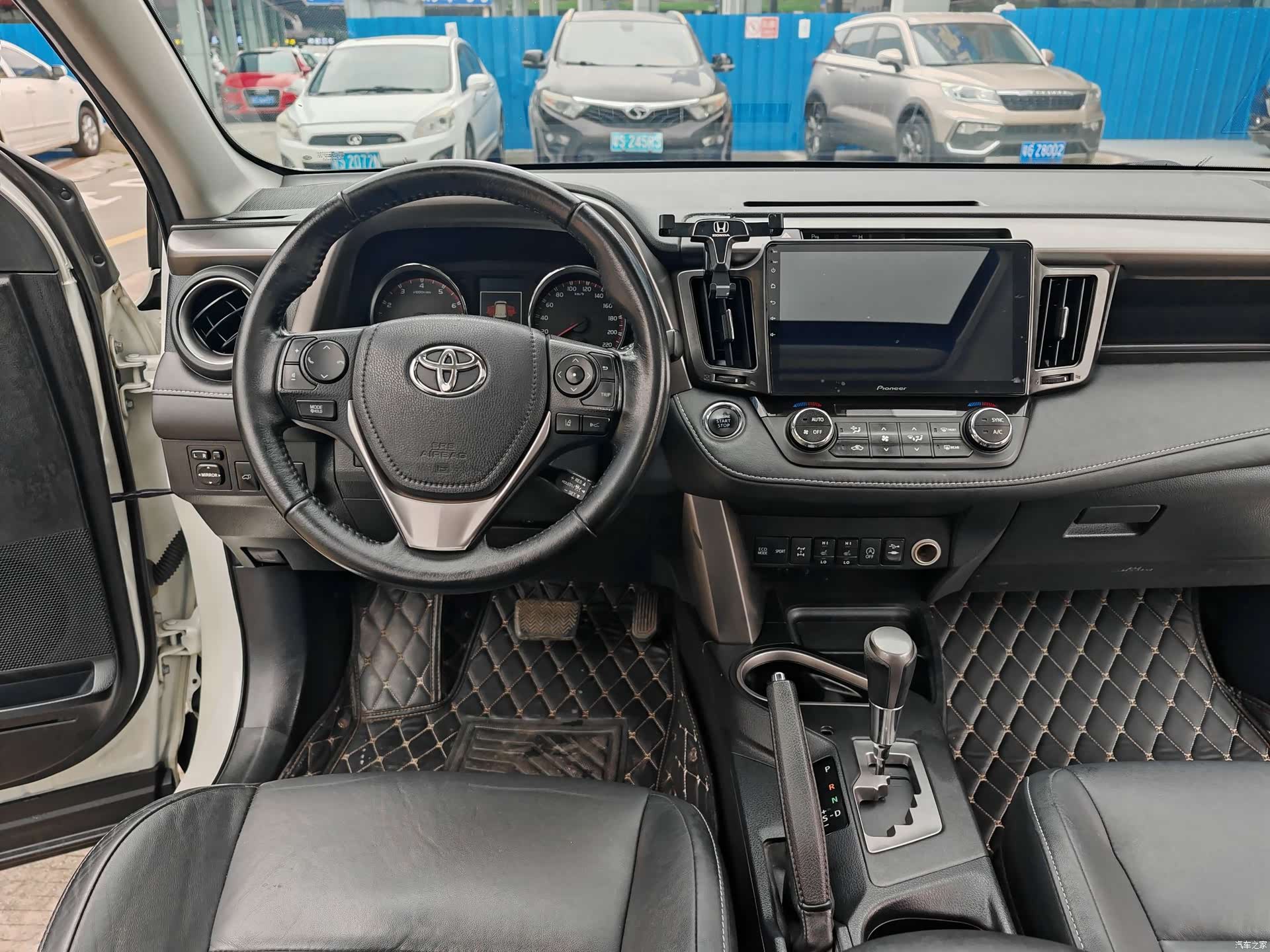 Toyota RAV4, 2016 11