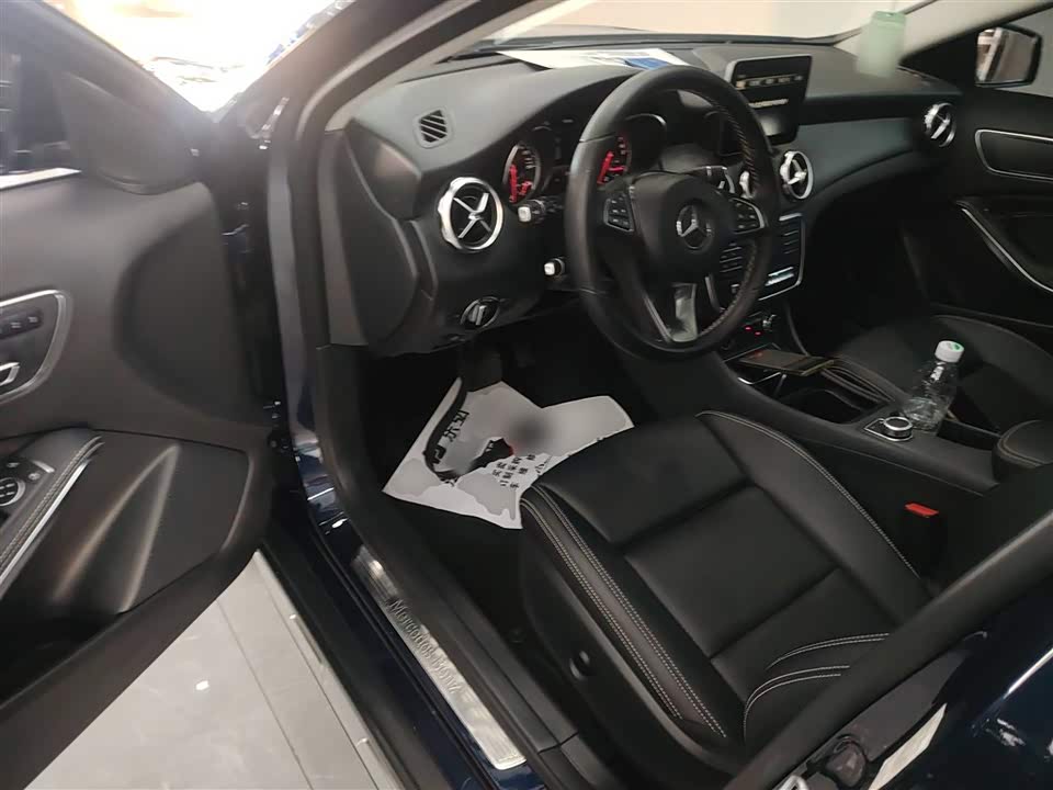 Mercedes-Benz GLA Mercedes-Benz GLA