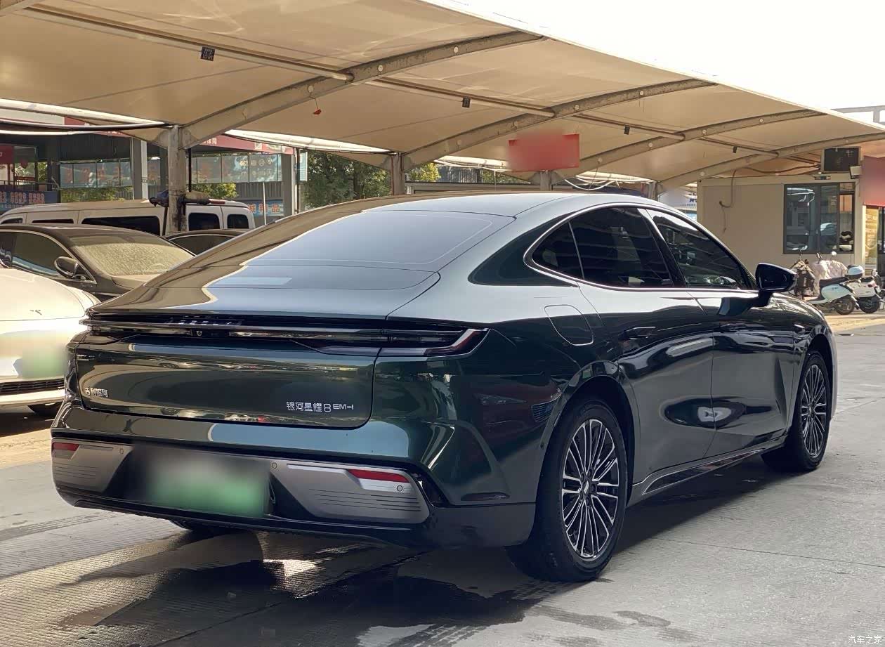 Geely 8, 2025 3