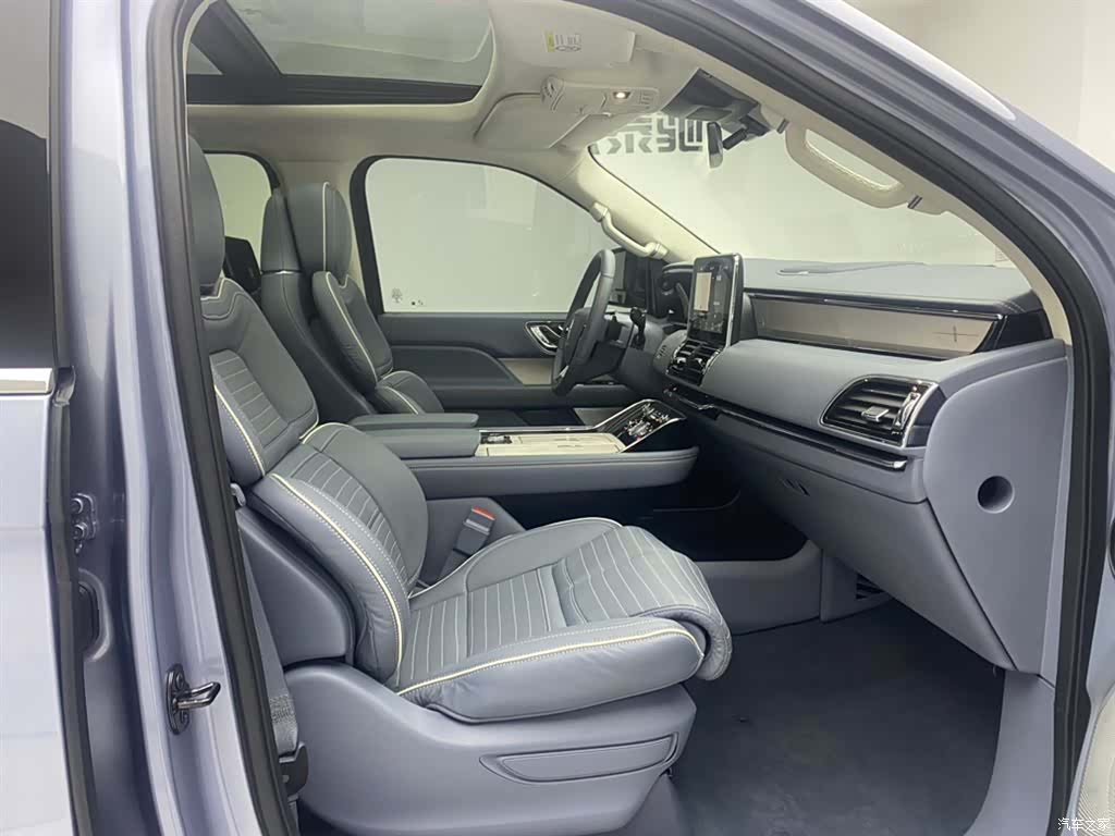 Lincoln Navigator, 2023 18
