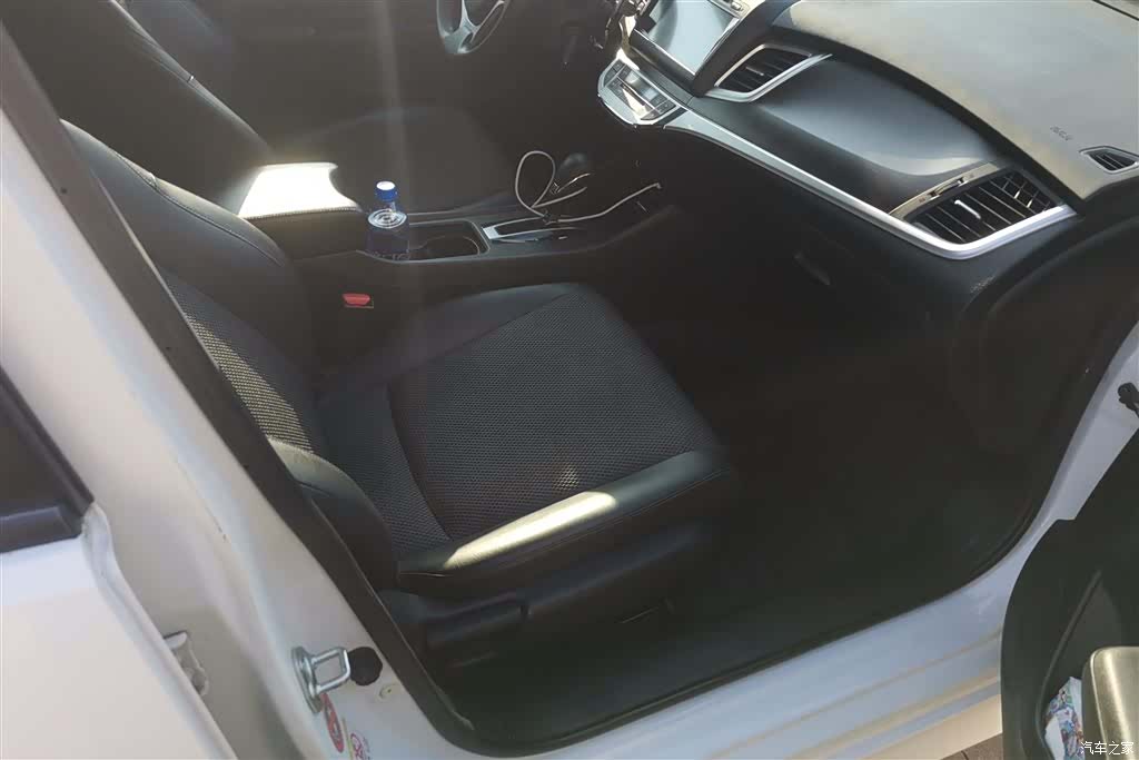 Honda Jade, 2014 8