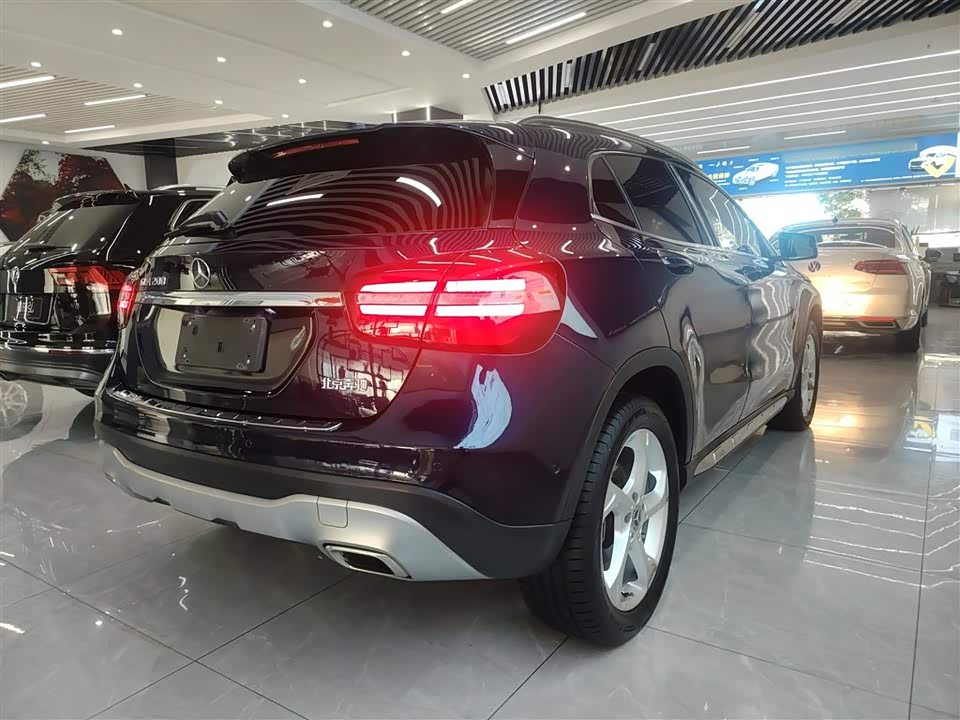 Mercedes-Benz GLA Mercedes-Benz GLA