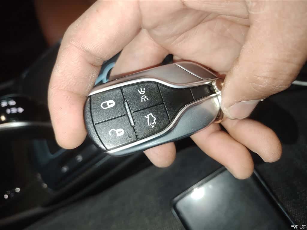 Maserati Levante, 2017 11