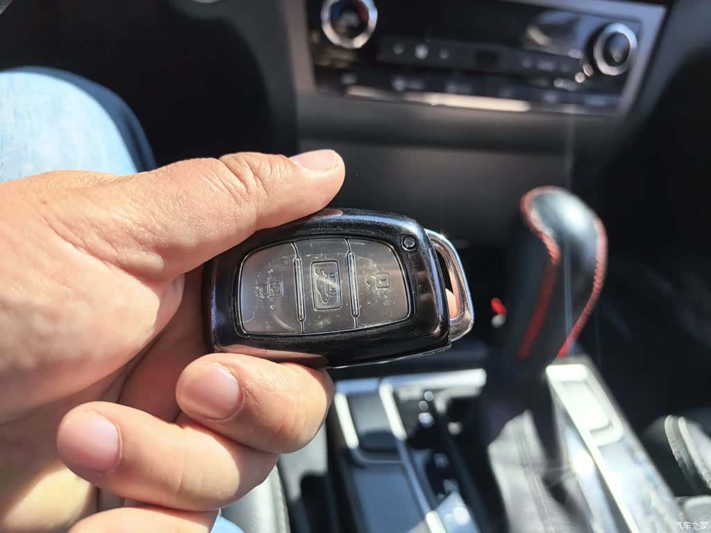 Hyundai GLS, 2016 9