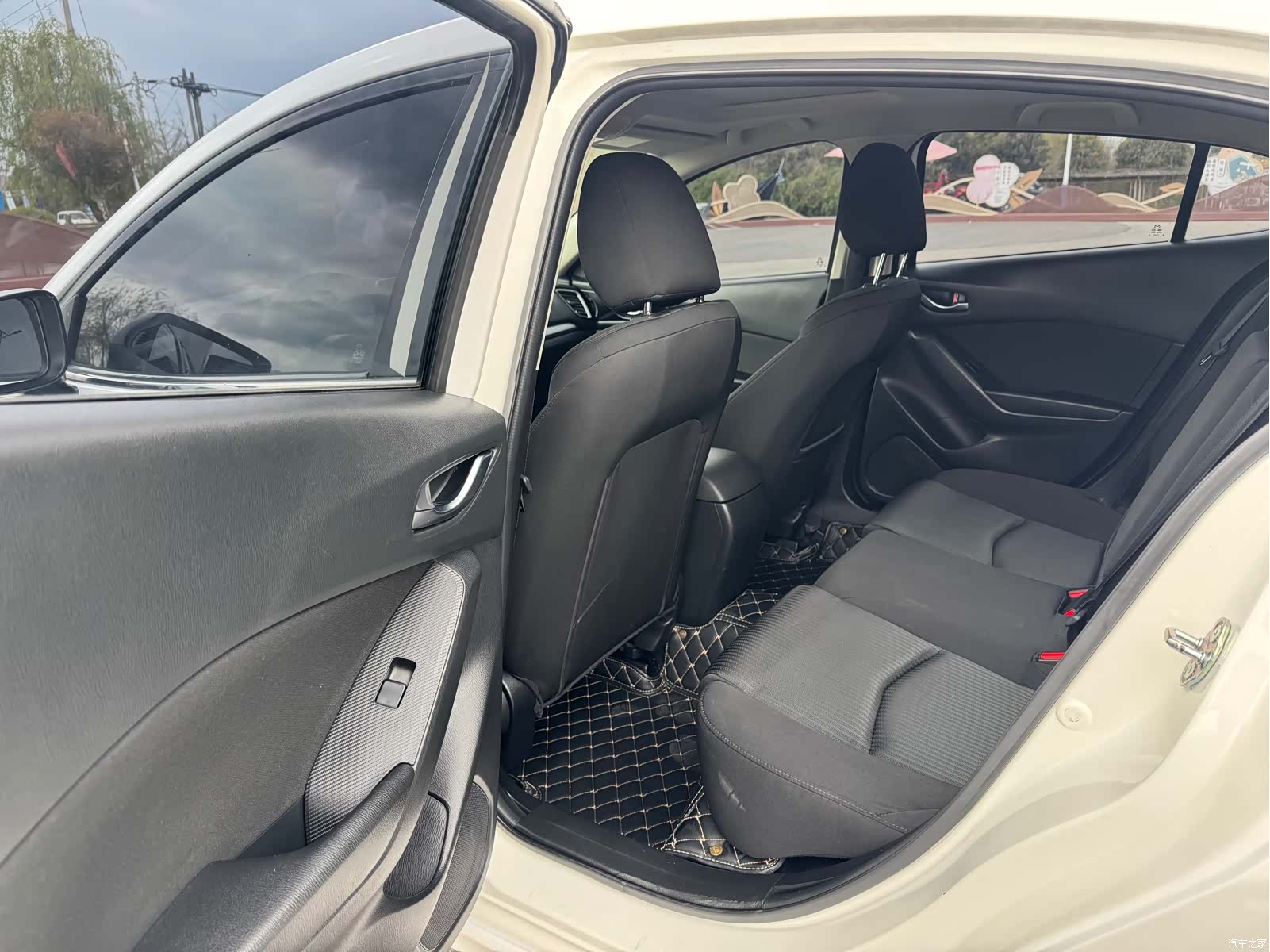 Mazda Mazda3, 2015 14