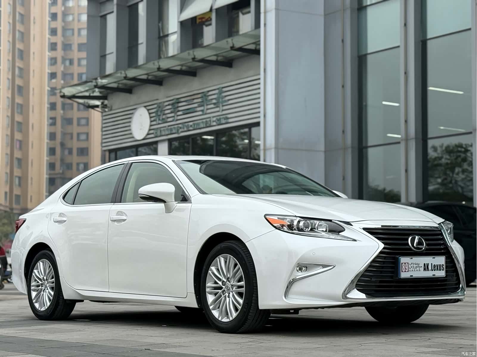 Lexus ES, 2017 3