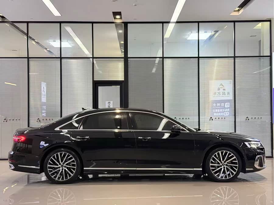 Audi A8 2023, фото 16