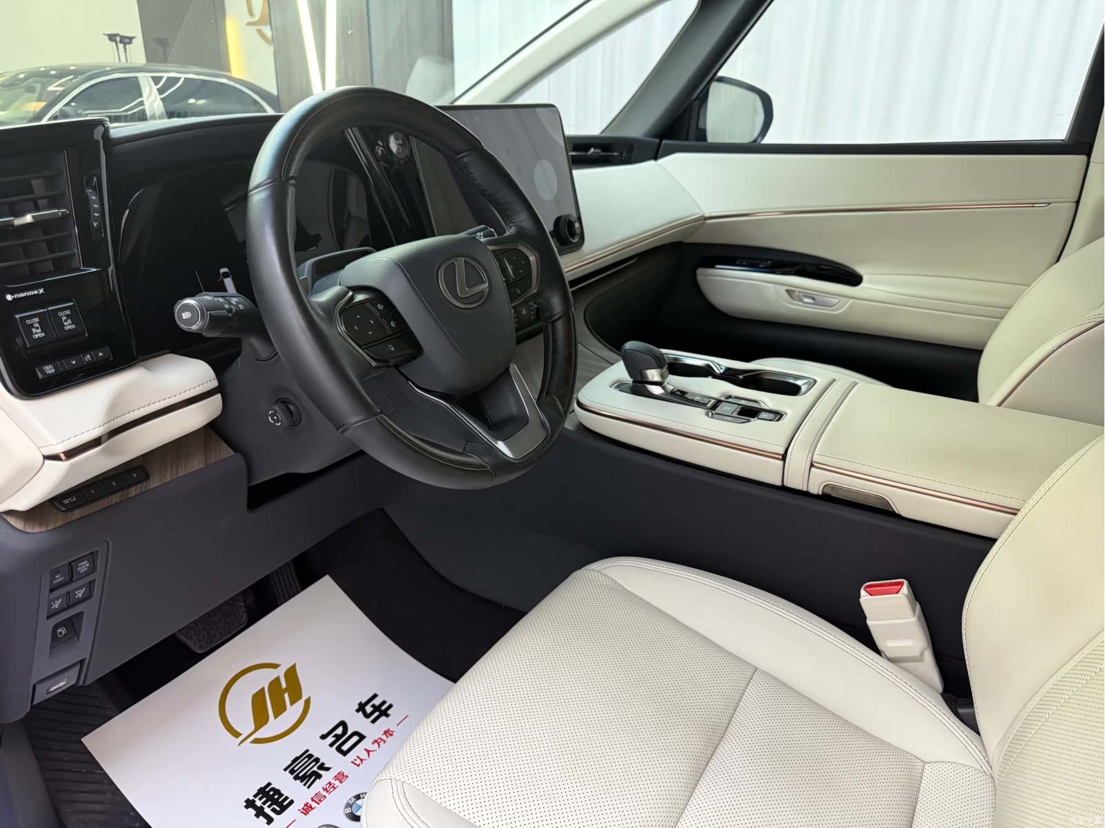 Lexus LM, 2023 6