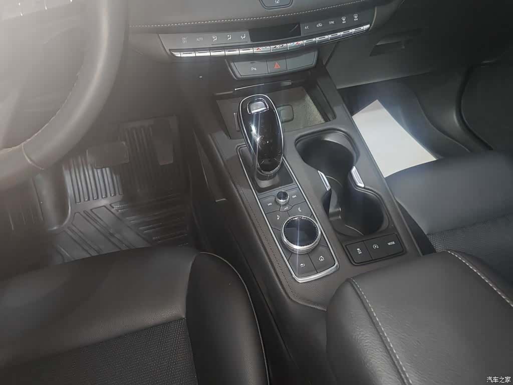 Cadillac XT4, 2023 10