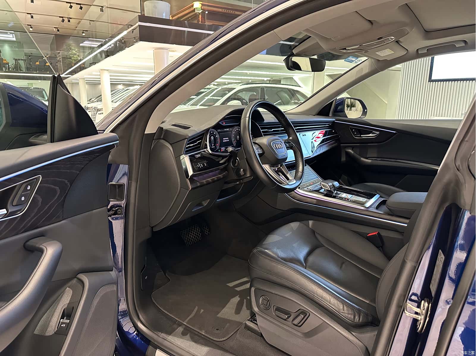 Audi Q8, 2021 11