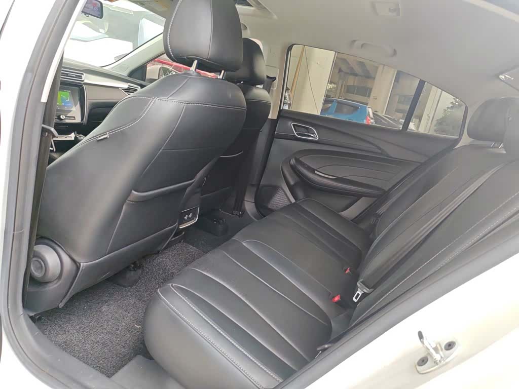 Roewe i5, 2019 13
