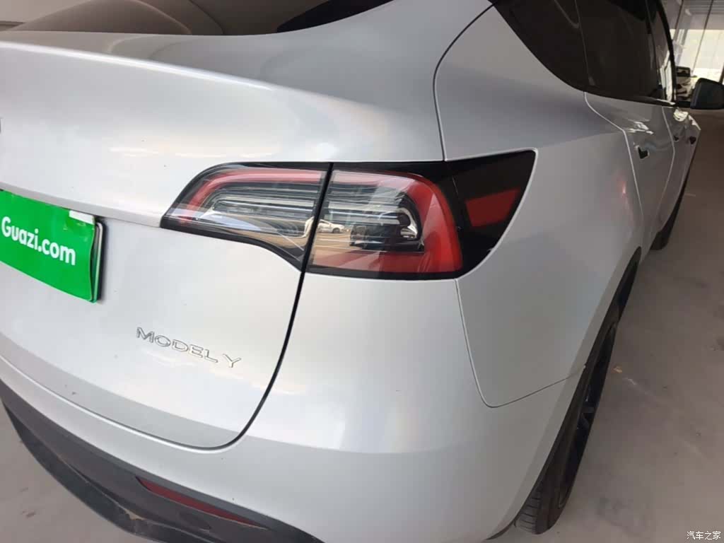 Tesla Model Y, 2024 8