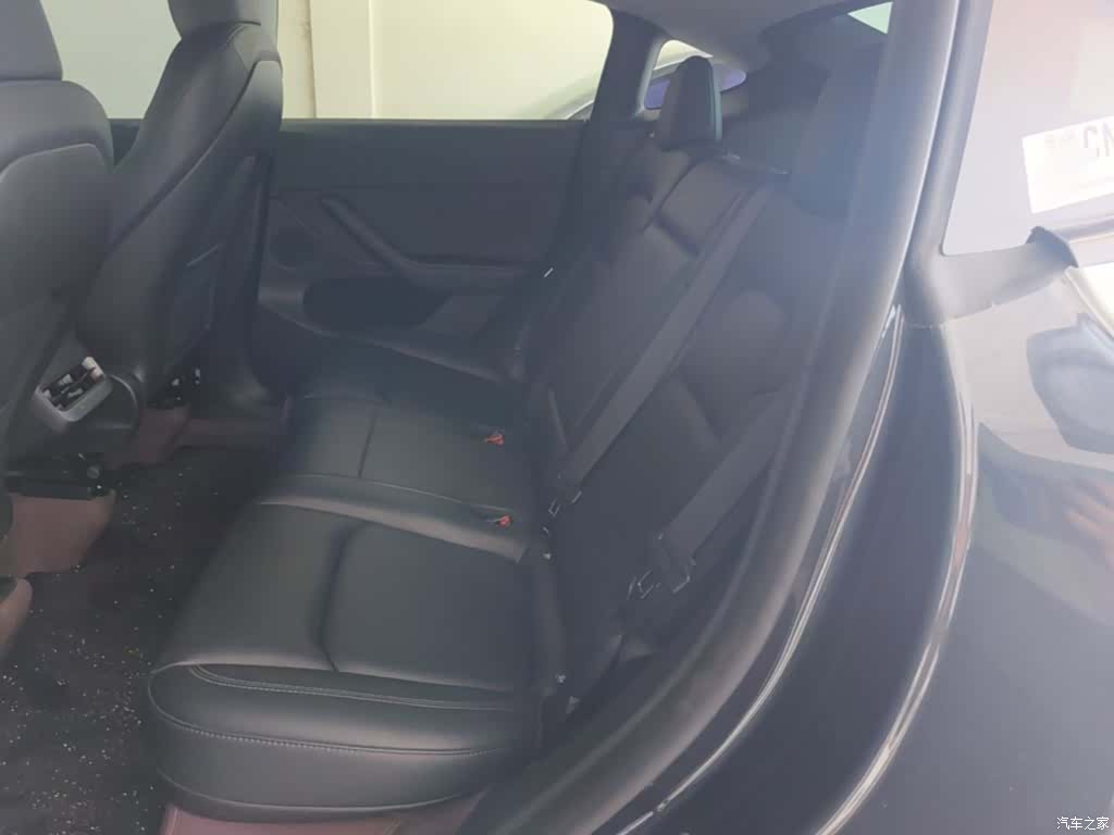 Tesla Model Y, 2024 17