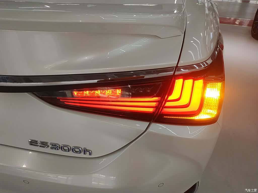 Lexus ES, 2019 24