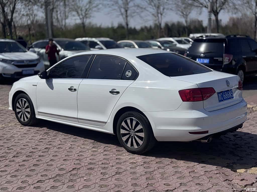Volkswagen Sagitar, 2016 6