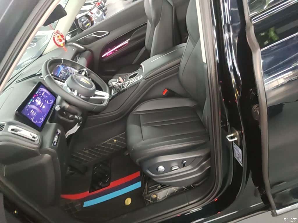 Hongqi HS3, 2025 15