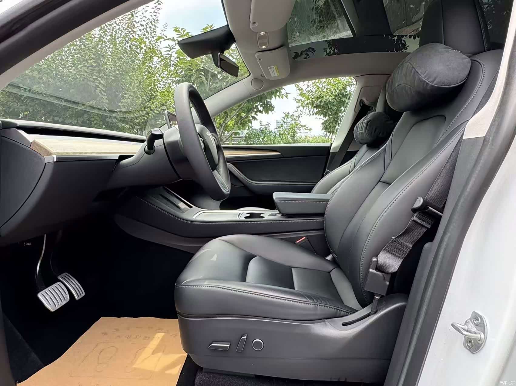 Tesla Model Y, 2023 14