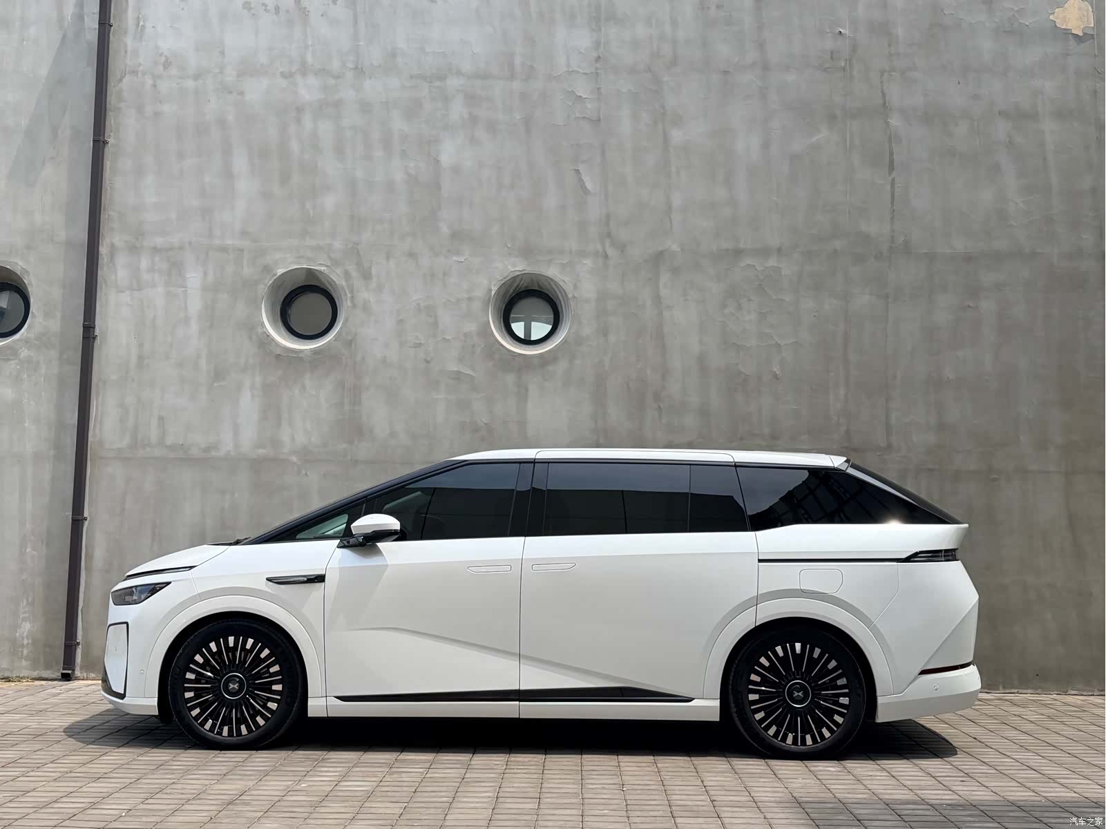 Xpeng X9, 2025 15