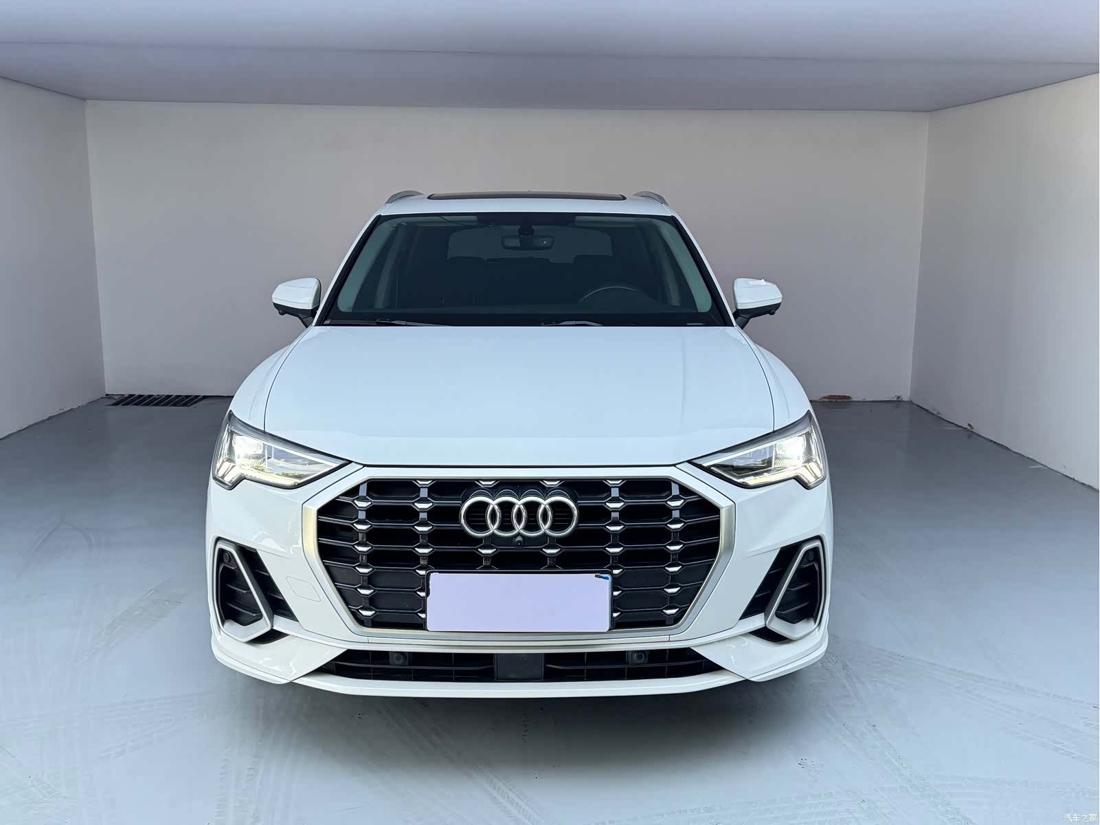 Audi Q3, 2022 2
