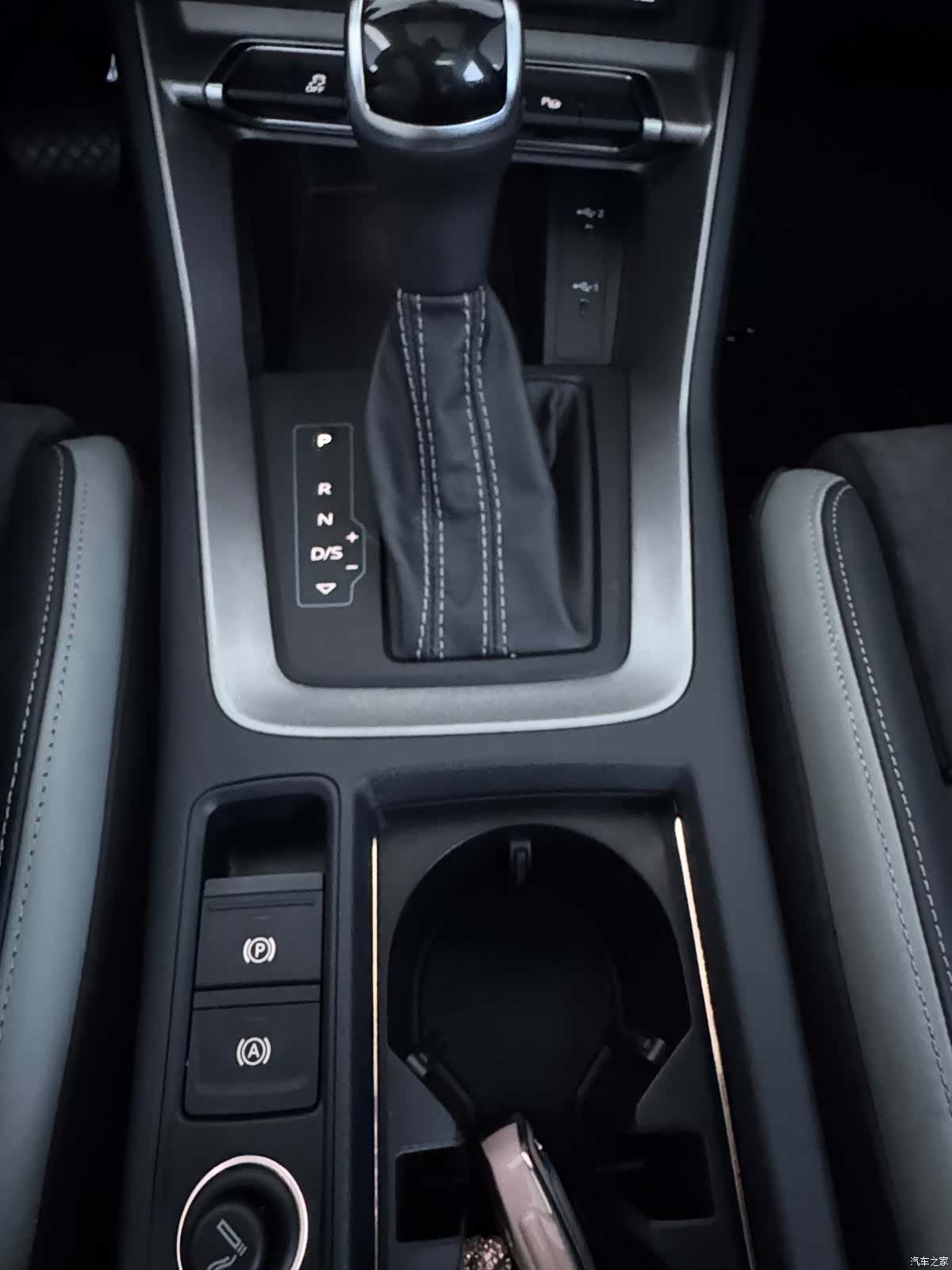 Audi Q3, 2022 10
