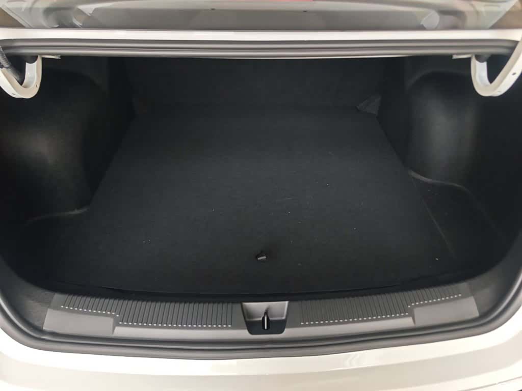 Roewe i5, 2025 19