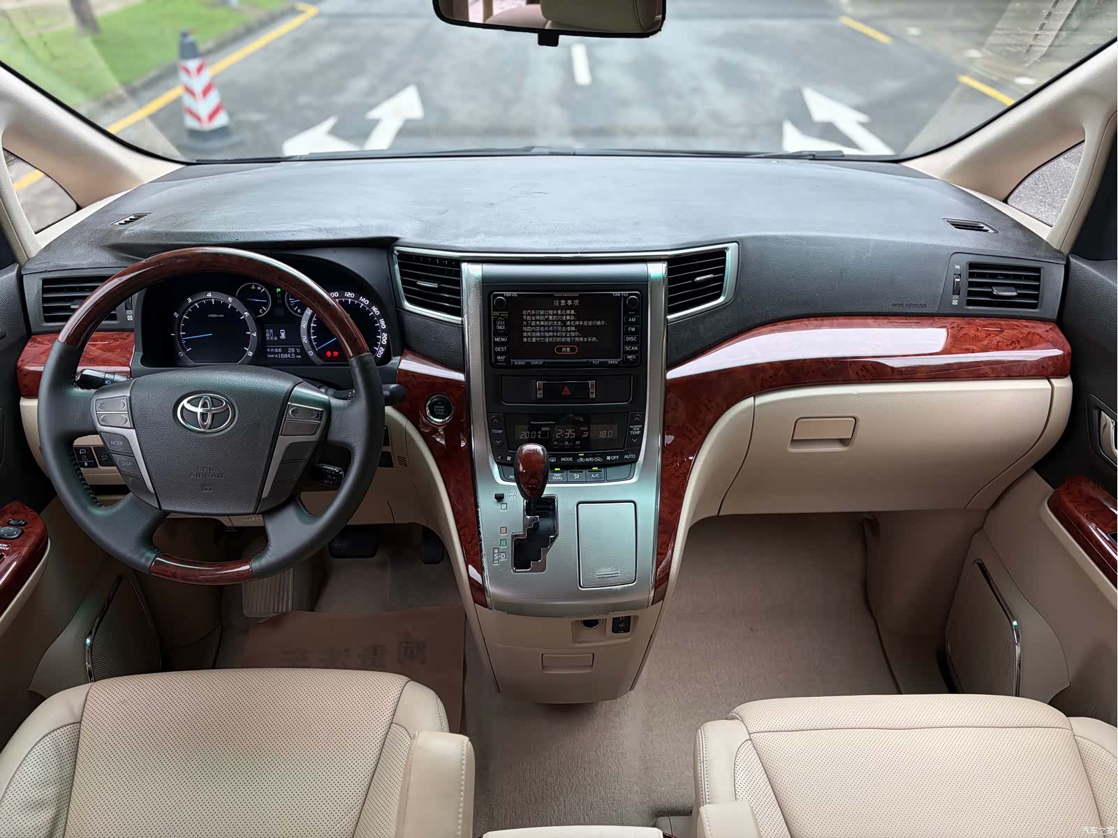 Toyota Alphard, 2011 7