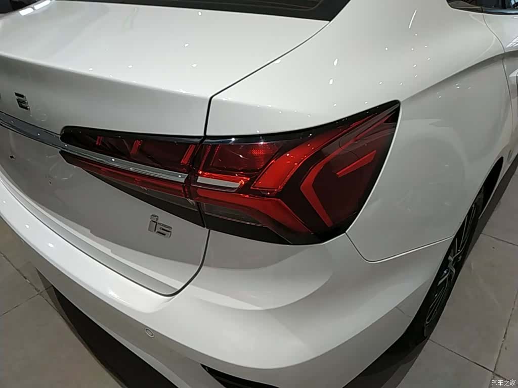 Roewe i5, 2022 8
