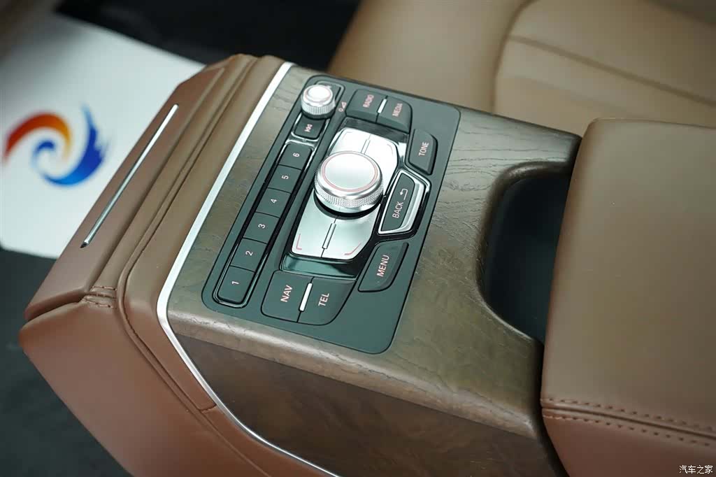 Audi A6L, 2015 24