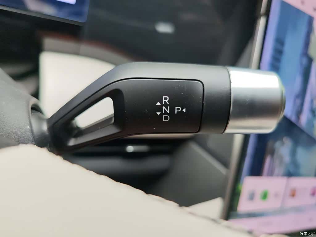 Geely Galaxy L7, 2023 15