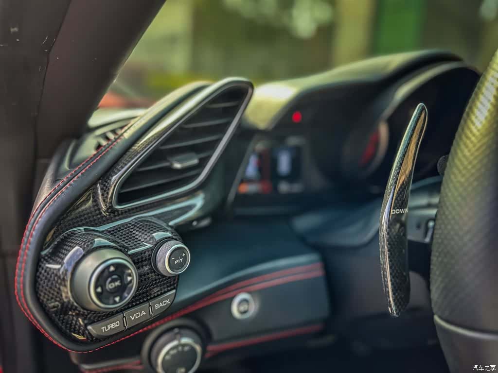 Ferrari 488, 2016 9