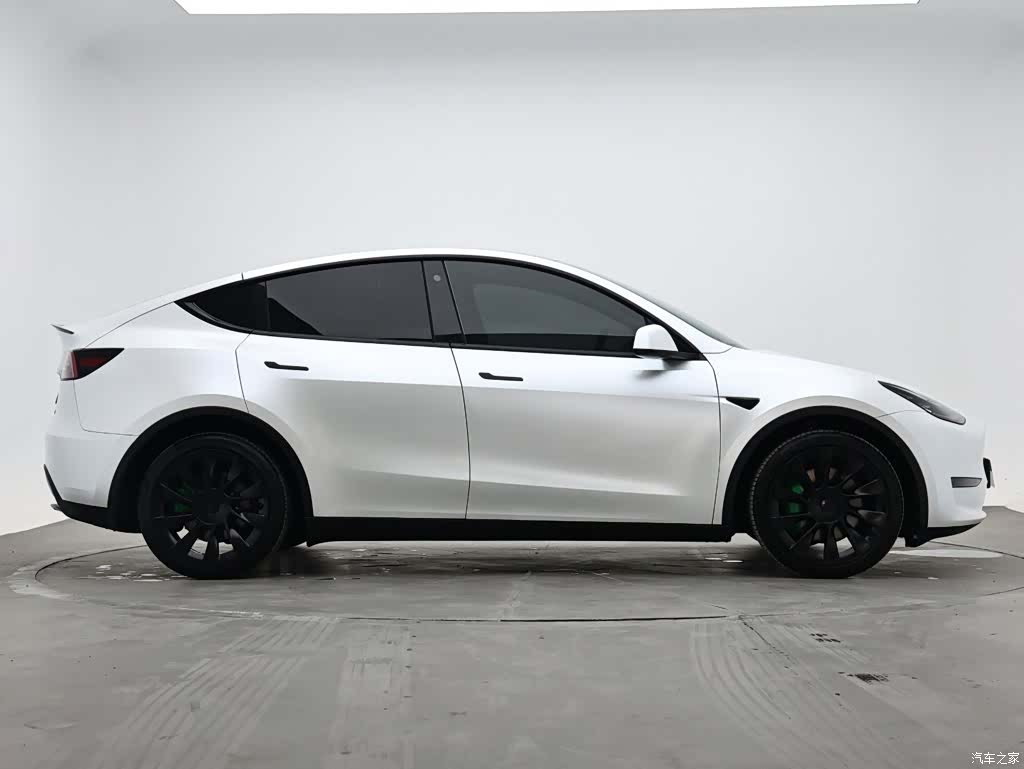 Tesla Model Y, 2021 все фото