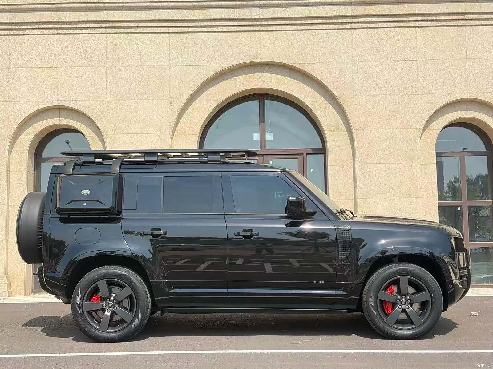 Land Rover Defender, 2024 4