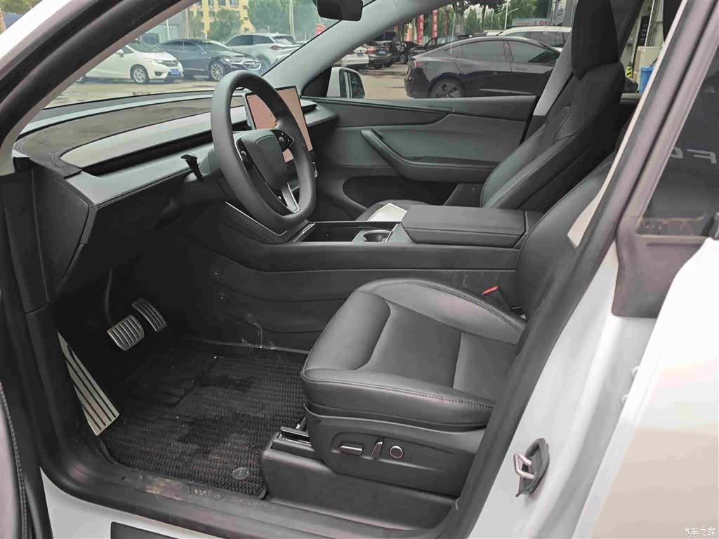 Tesla Model Y, 2025 7