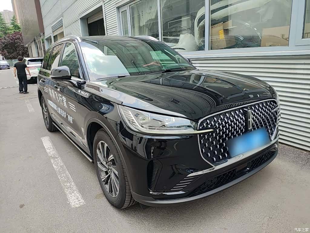 Lincoln Aviator, 2025 4