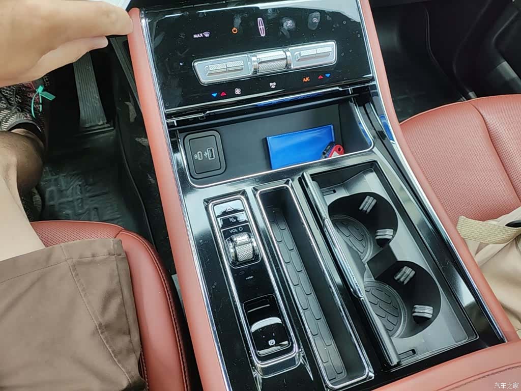 Lincoln Aviator, 2025 14
