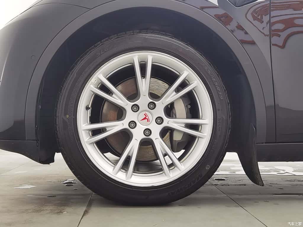 Tesla Model Y, 2023 17