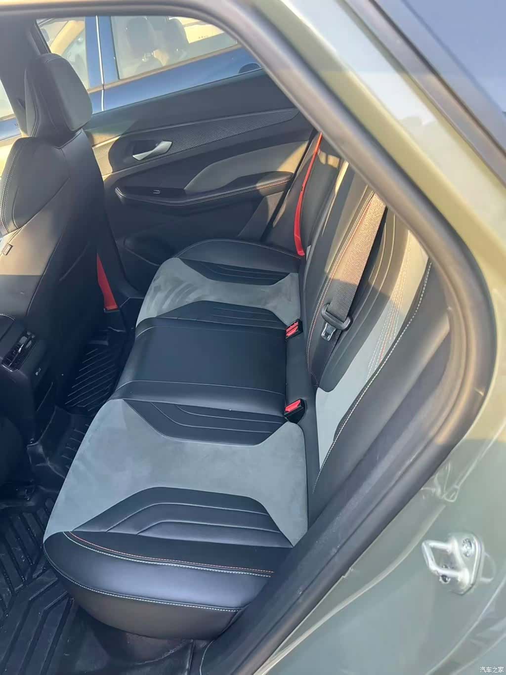 Geely Binray, 2022 16