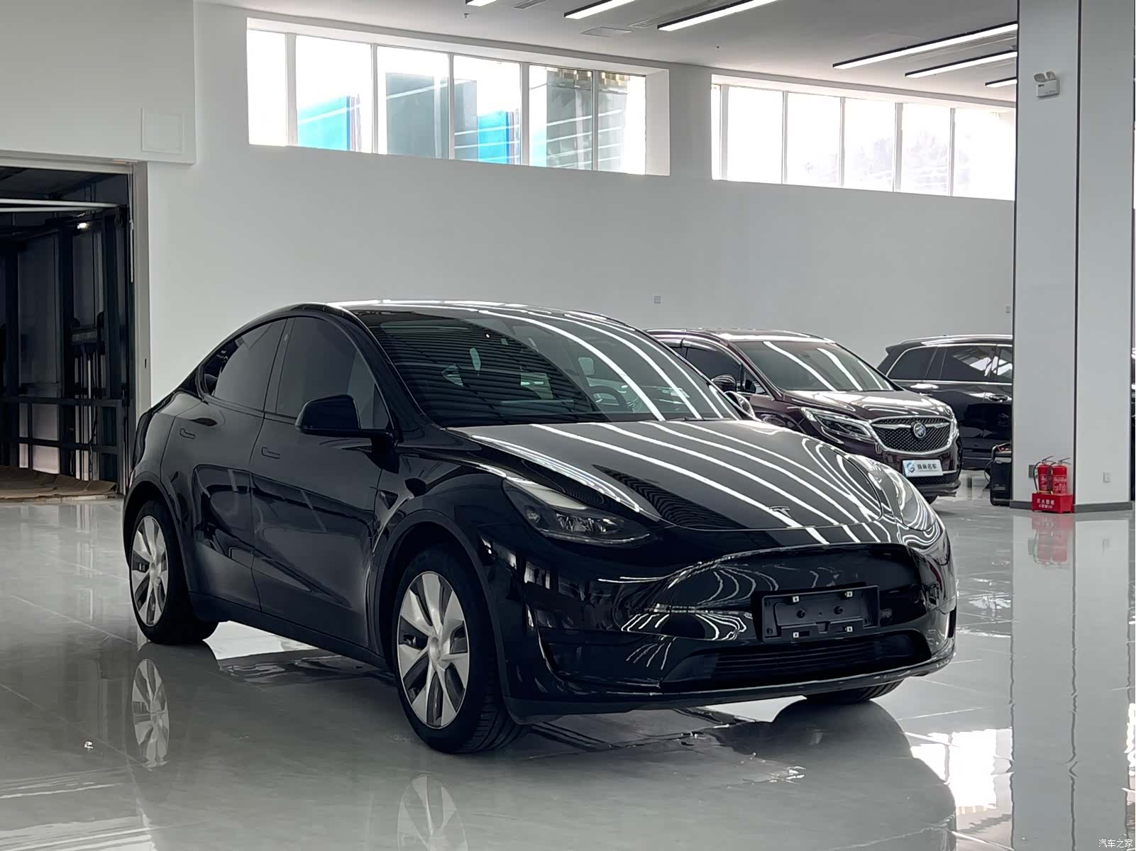 Tesla Model Y, 2023 3
