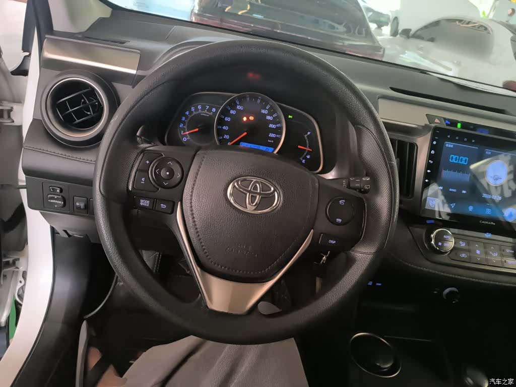 Toyota RAV4, 2015 7