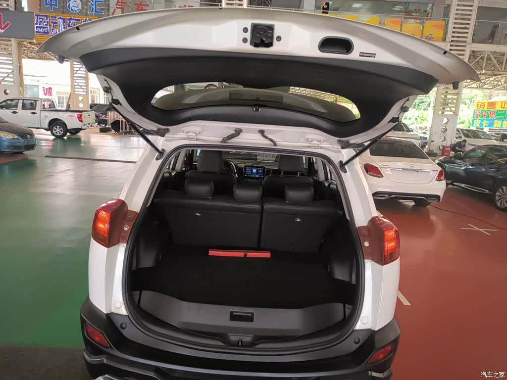 Toyota RAV4, 2015 15