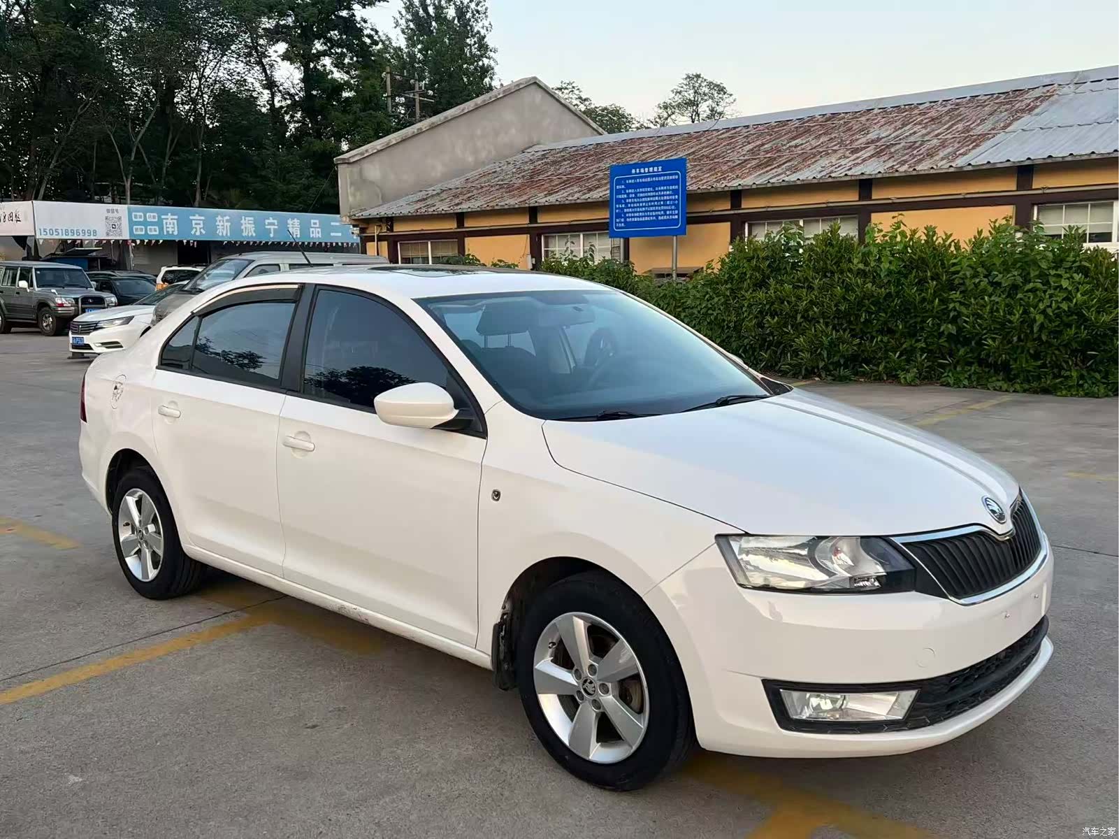 Skoda Rapid, 2014 3