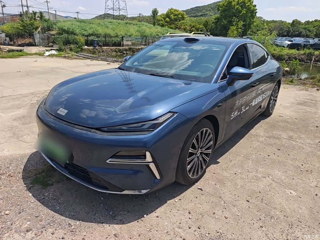Geely 8, 2025 1