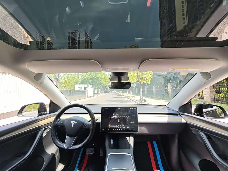 Tesla Model Y Tesla Model Y
