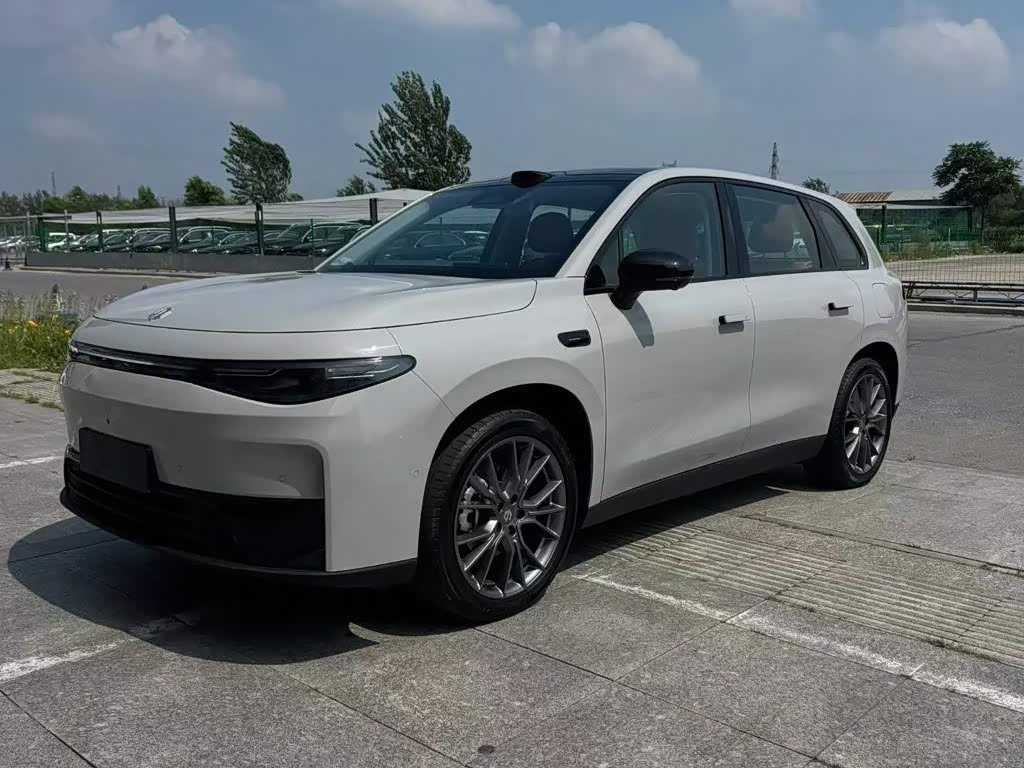 Leapmotor C10