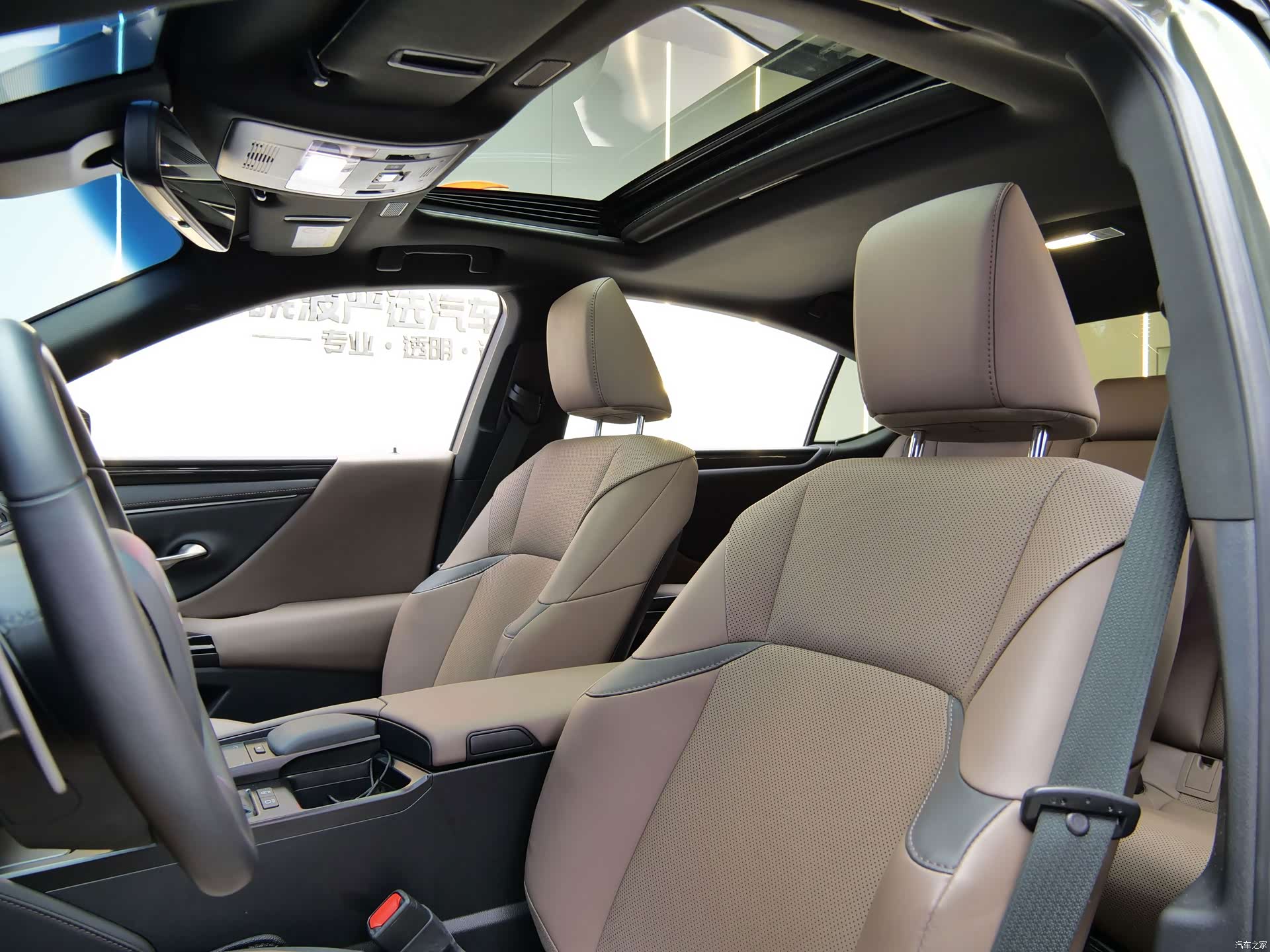 Lexus ES, 2022 9