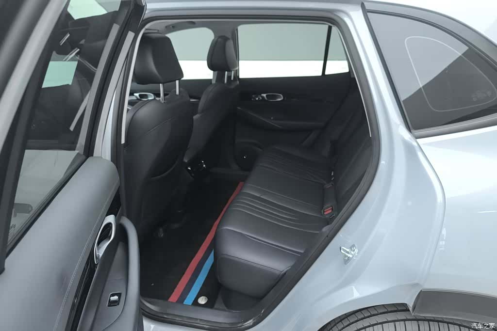 Geely Galaxy E5, 2025 11